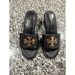 TORY BURCH EVERLY BLOCK HEEL LEATHER SANDALS IN PERFECT BLACK/ GOLD - SZ 5M